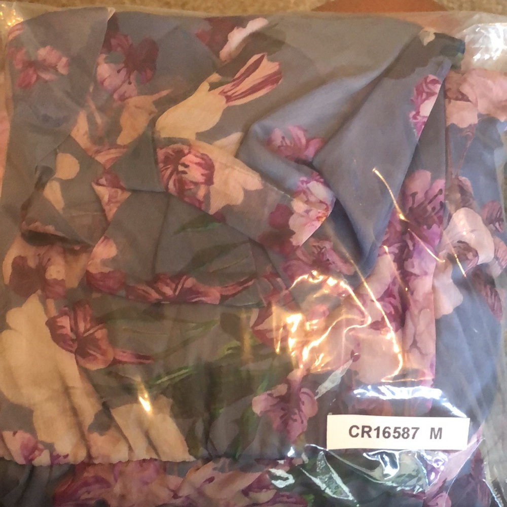 Beautiful romper! - Picture 5 of 7